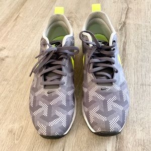 Nike men’s rare print training sneaker size 8